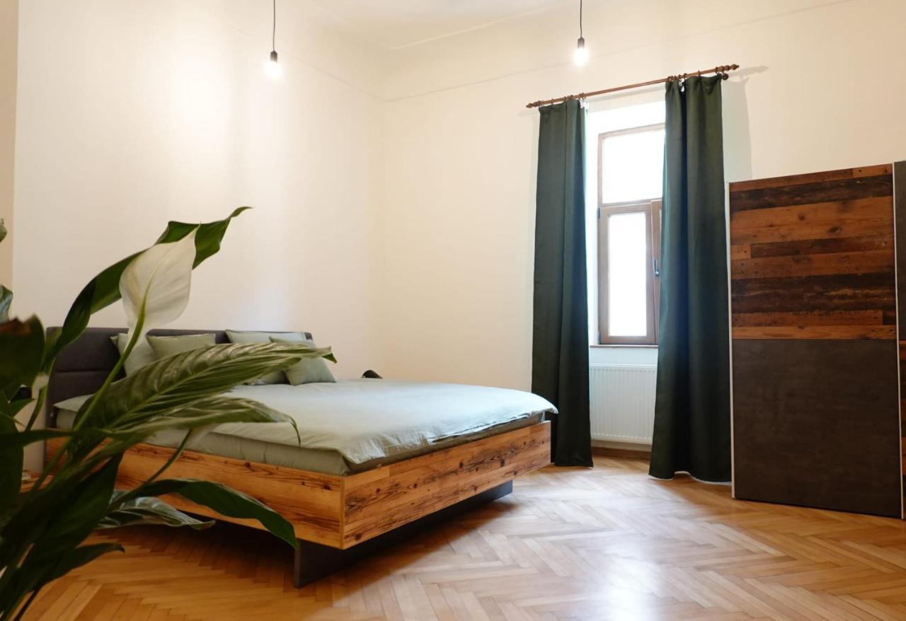 The Industrique Home - 3 Bedroom Apartment Timisoara Esterno foto