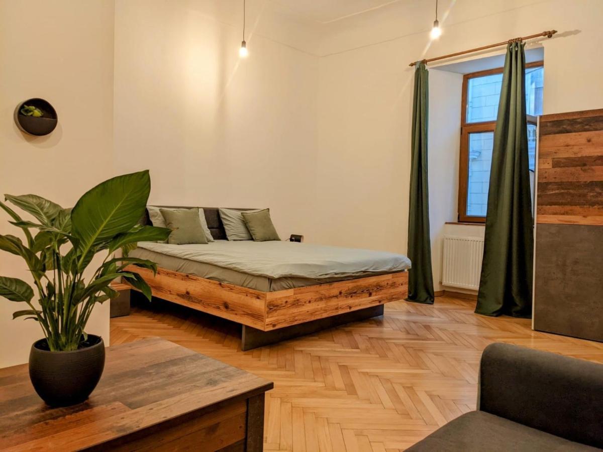 The Industrique Home - 3 Bedroom Apartment Timisoara Esterno foto