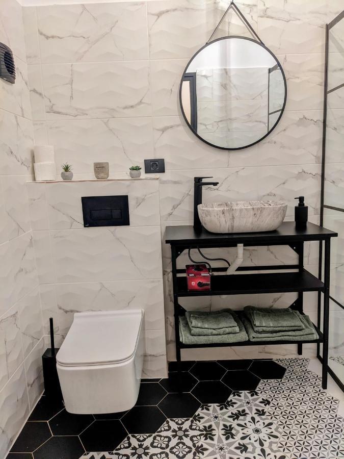 The Industrique Home - 3 Bedroom Apartment Timisoara Esterno foto